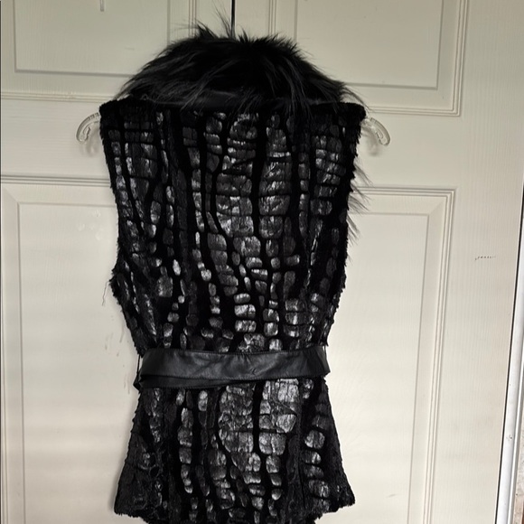 Faux Frenzi Faux Fur Black Vest with Belt size Small - Picture 6 of 13